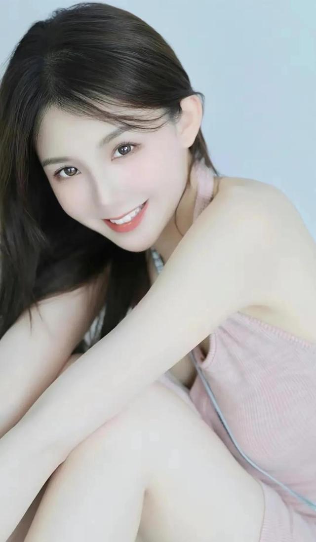 个人写真摄影馆，个人写真在哪里有的拍（白裙子小吊带甜美迷人…）