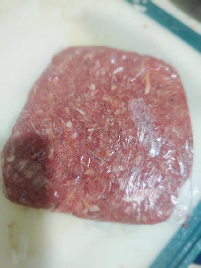 汉堡牛肉饼用哪个部位_牛肉汉堡用什么部位的牛肉，汉堡牛肉饼是牛的什么部位（家庭版牛肉汉堡）
