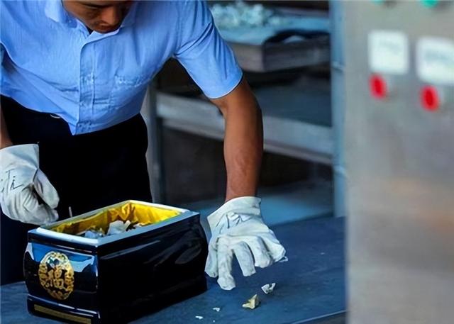 为什么人死了后要埋起来,为什么人死了后要埋起来呢