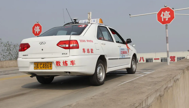 考驾照怎么报名，自学考驾照怎么报名（没考驾照的朋友都笑了）