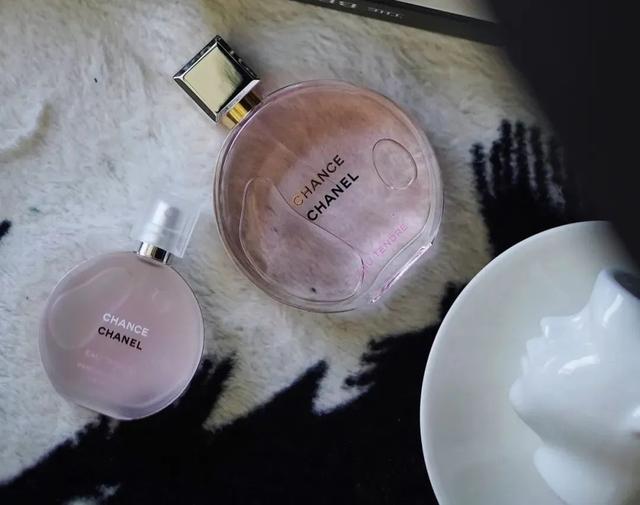 香奈儿粉色邂逅，香奈儿邂逅香水价格表（香奈儿香水的味道究竟有多好闻）