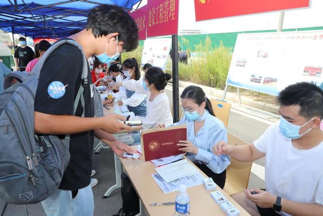 河南水利与环境职业学院，2021级河南水利与环境职业学院新生开学时间和入学指南及入学军训考试（河南水利与环境职业学院7000余名小萌新来啦）