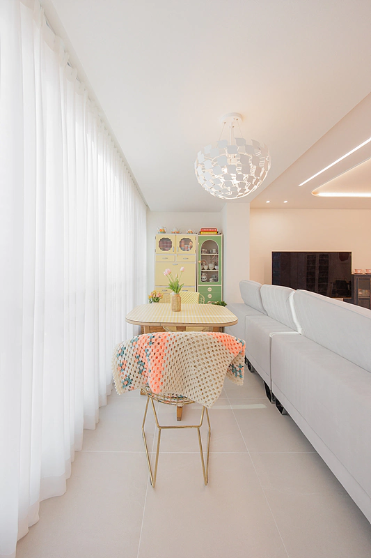 客厅阳台打通一体装修效果图,全封闭式阳台装修效果图(客厅2个阳台全