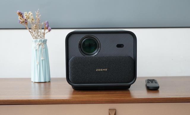 知麻投影z1mini，或许是最适合小青年的千元智能投影仪