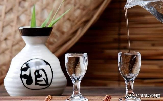 浓香型白酒适合长期储存吗，十年五粮液52度价格回收价格（放了10年的酒还能喝吗）