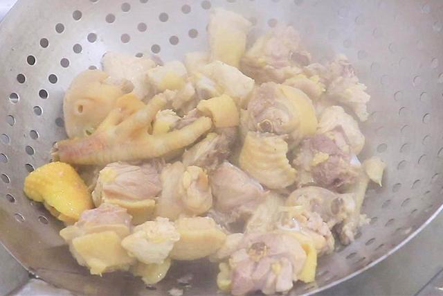 炖鸡汤放什么调料，炖鸡都用什么调料好_炖鸡放啥调料好（这5道滋补鸡汤）