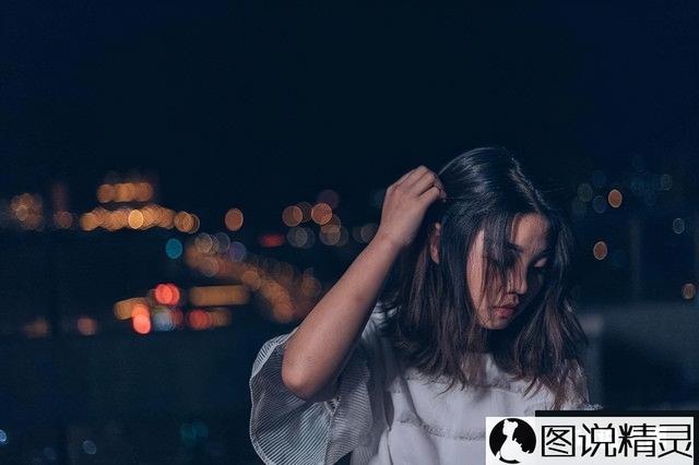 难过到哭的句子，难过到哭的句子短句（一个人很难受痛苦不已的难过伤感说说短语-图说精灵）