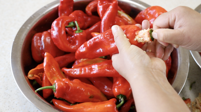 熬辣椒酱的做法大全家常做法，熬辣椒酱的做法及配方（吃来吃去还是这个做法的好吃）