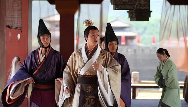 鸭子走路时为什么会摇摇晃晃，鸭子走路为什么会摇摆（走路姿势可决定一个人的命运）
