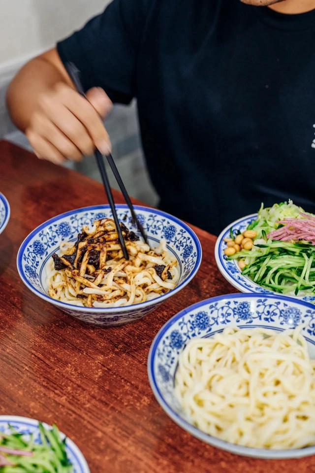 北京美食攻略推荐，北京有哪些值得一吃的美食（这几家餐厅堪称京味儿一绝……）