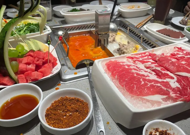海底捞火锅图片，海底捞自热火锅所有口味大测评（这6款食材很不错）