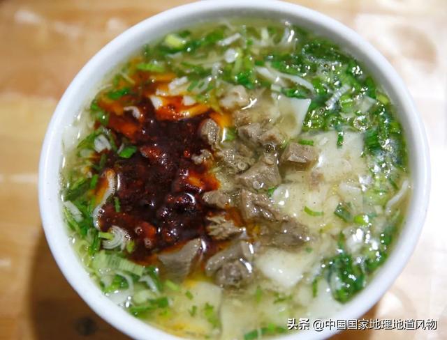 担担面的来历，担担面的来历25个字（臊面、呱呱、糊锅、牛肉面...甘肃人的早餐到底多瓷实）