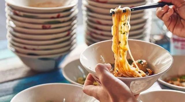 面条简笔画图片，面条怎么画简单又好看（综合创意画--一碗可口的面条）