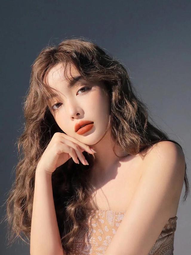 夏天适合什么发型，夏天适合烫什么发型（夏天最流行的5款发型）