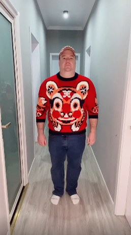 趴耳朵，娶了小12岁的中国媳妇（趴耳朵狗图片）