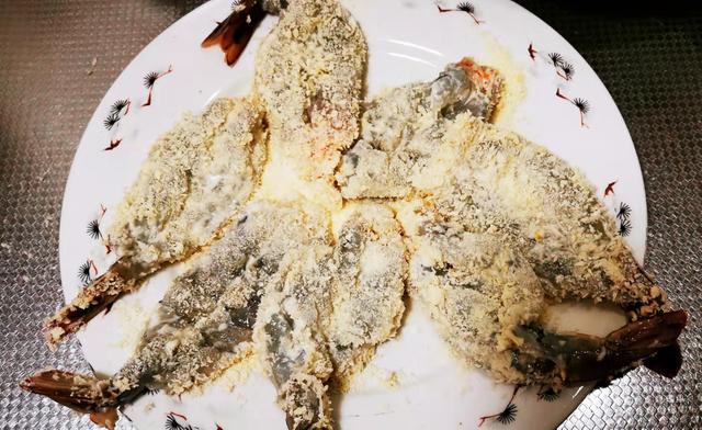 虾怎么炸又酥又脆，怎样炸小河虾酥脆窍门（制作炸大虾的面糊有技巧）