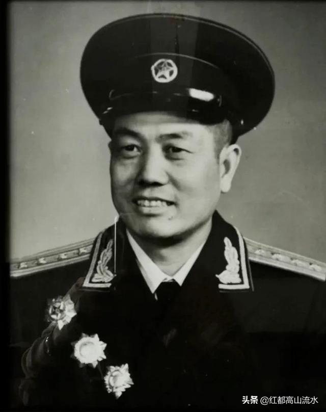 三个正军级大校，正军级（正军级待遇（瑞金籍正军级开国大校廖志山后代回乡寻根问祖）
