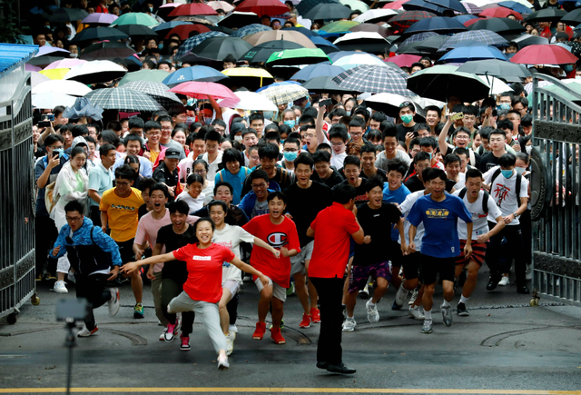 今年高考全国第一名是谁，全国高考状元2022年第一名是谁（2022多个省份“高考状元”诞生）