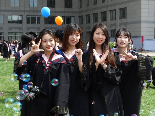 170和165站在一起图片，男女身高差对照图片（低于这个数字就算矮）