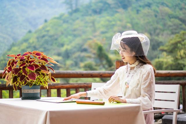 很罕见又很好看的闺蜜头像，超好看稀有闺蜜头像 可以再浪漫一些 夜晚 微风和鲜花微信（山林里的甜蜜派对）