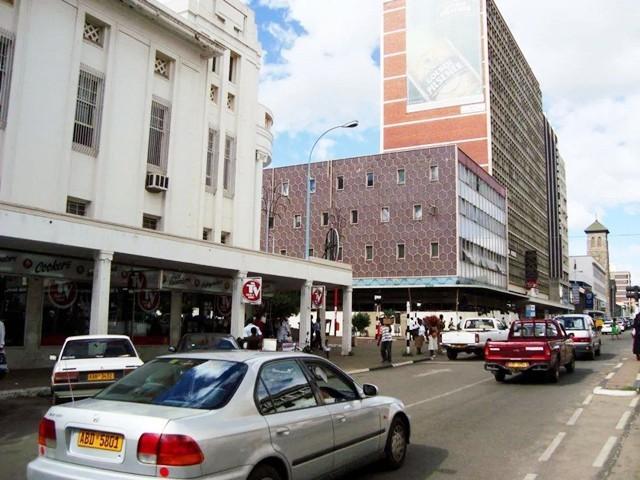 津巴布韦是哪个国家，有多少个人口（一个经济崩溃的非洲国家）