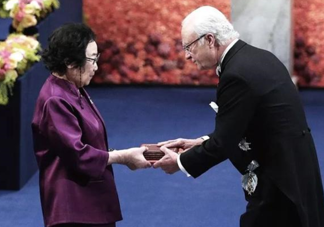 屠呦呦颁奖词100字左右，感动中国十大人物屠呦呦（研制青蒿素多年改变世界）