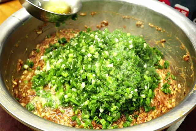 包饺子的面怎么和最好，饺子面怎么和好吃（保证肉馅油润多汁、鲜嫩可口）