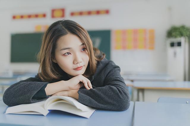 女生喜欢男生的表现，女生喜欢男生的暗示（往往会有这五个表现）