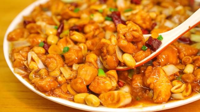 100克鸡胸肉含多少蛋白质，一百克鸡胸肉含多少脂肪（鸡腿排倒数第二）