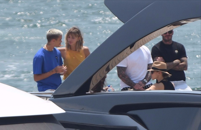 沙滩裤配什么上衣，沙滩裤怎么选（和女友躺游艇甲板上腻歪）