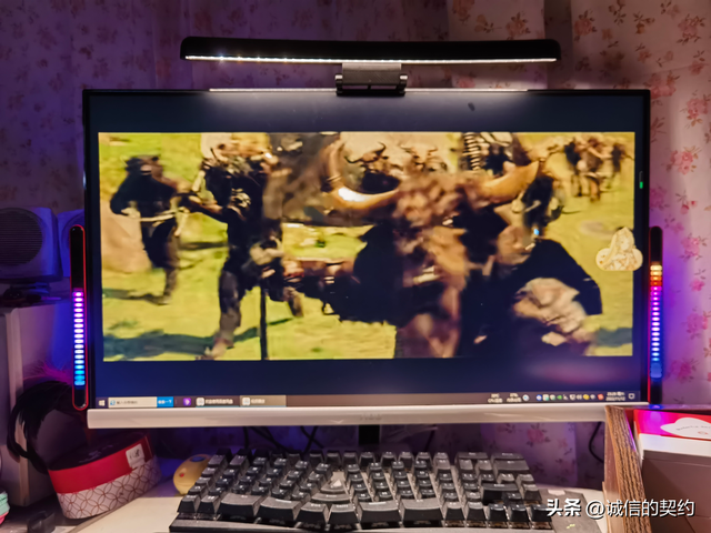 暖白光和白光的区别，灯泡白光与暖白光的区别（说说我使用VFZ屏幕挂灯的感受）