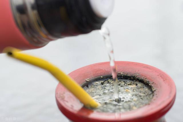 泡枸杞用多少度的水，枸杞泡水喝的9大禁忌（饮水机的热水可以泡枸杞吗）