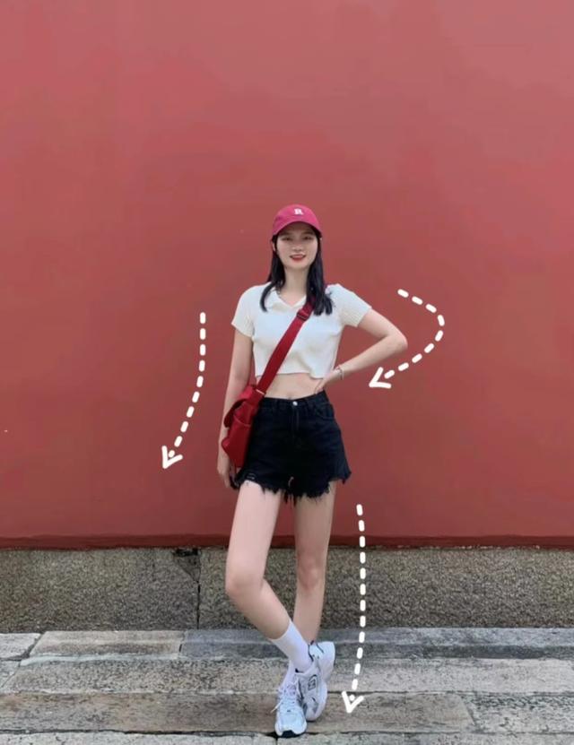 怎么拍照显腿长，怎么拍腿照片好看（万能全身拍照姿势）