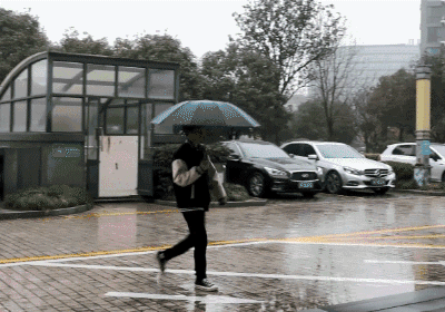 反向伞和普通伞区别，反向伞和正常折叠伞哪个更结实（收伞不湿身）