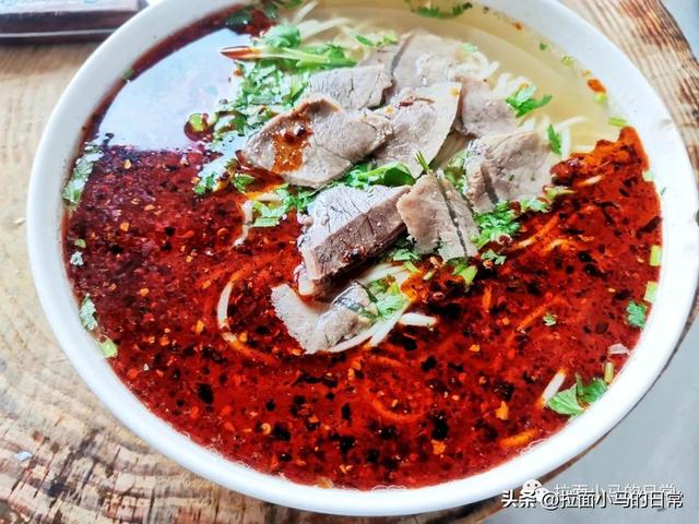 牛棒骨里面的是牛油还是骨髓，牛骨棒里面的骨髓有什么作用（兰州拉面汤料配方）