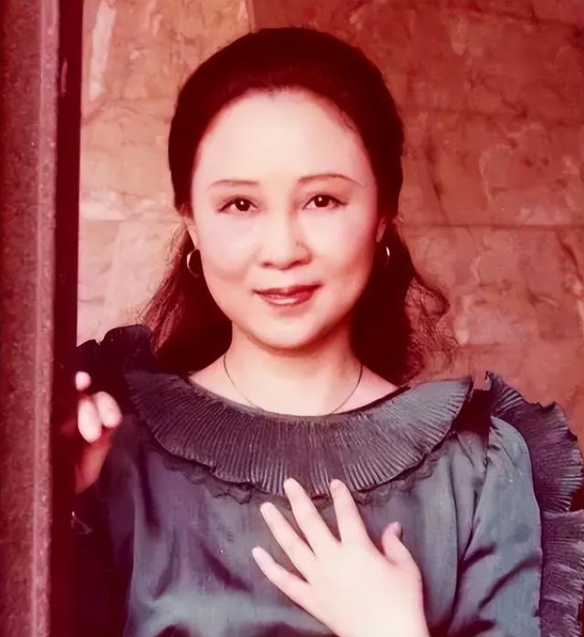 琼瑶的婚姻史，“爱情教母”琼瑶到了暮年