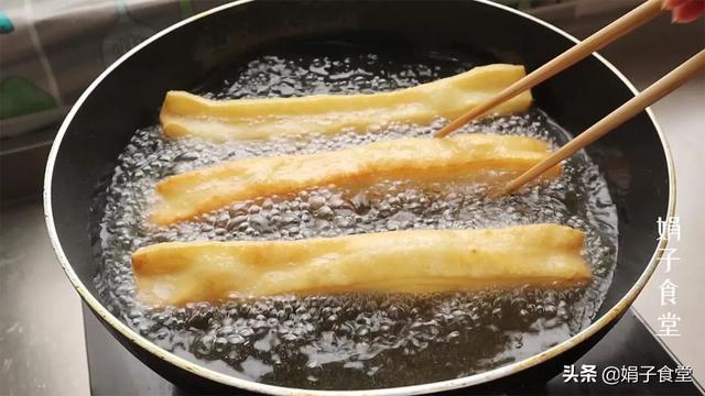 炸油条面怎么和面，家庭油条和面方法技巧（早上十几分钟就能出锅）