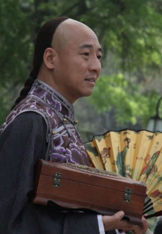 周晓鸥个人资料，周晓鸥在哪部电影中演的拉菲（与前妻离婚后以亲人相称）