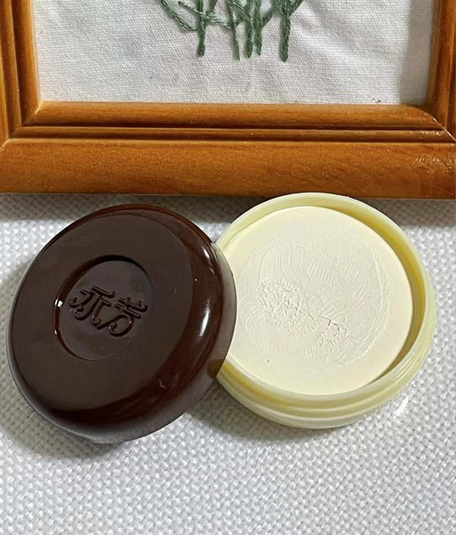 天天擦素颜霜对皮肤好吗，每天擦素颜霜好吗（我国有一老牌素颜霜）