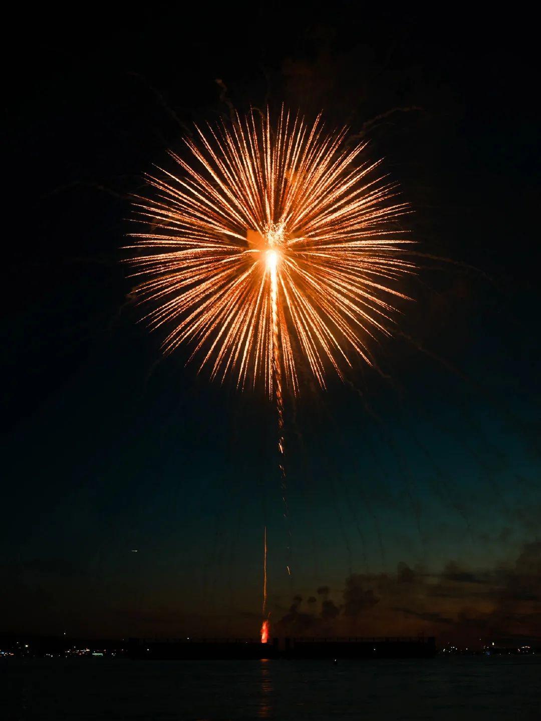 烟花背景图(新年烟花朋友圈背景图) - 赤虎壹号