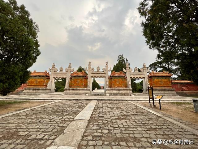 东陵是谁的陵墓，清东陵有多少个陵墓（雍正为何要新建清西陵）