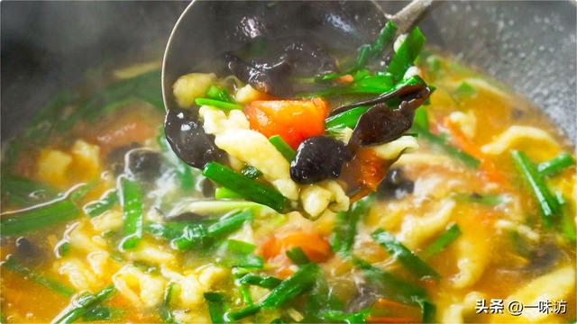 面片汤的家常做法，家常面片汤的食谱（非常适合当早餐和晚餐吃）