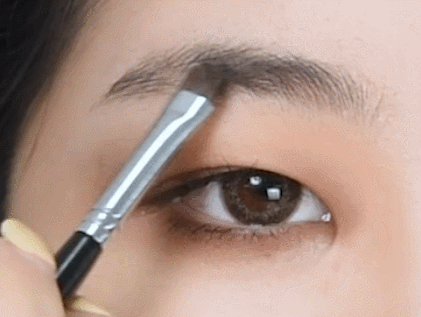 卡刷和线刷是什么意思，如何区分线刷和卡刷（新手化妆刷使用指南）