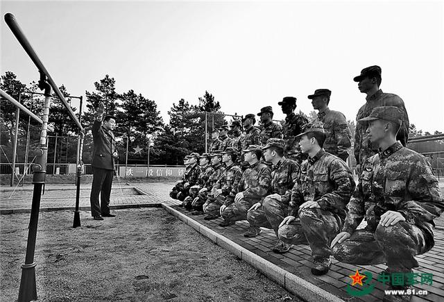 95式自动步枪怎么画，95式自动步枪怎么画上色（从班长到教员的“进阶之路”）