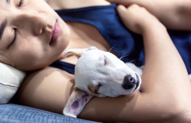 十岁女孩正常身高，十岁小孩正常的身高是多少（女性身高达到多少）