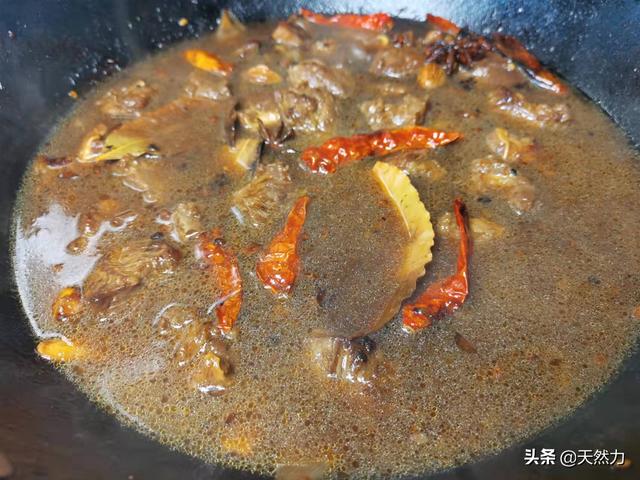 牛肉炖土豆怎么炖好吃又烂，牛肉炖土豆怎么炖好吃又烂干炸里脊（牛腩炖土豆的酒店做法）