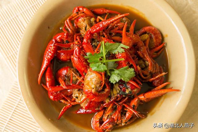 湖南最著名的小吃有哪些，湖南十大名小吃（湖南最出名的12道小吃）