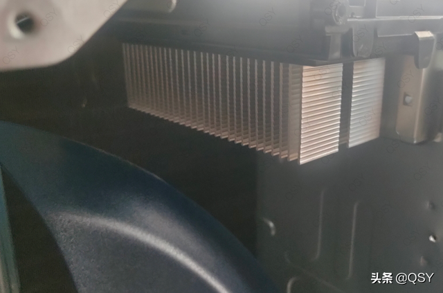 空调挡风板有孔好还是无孔好，空调挡风板要有孔还是无孔的（拆美的空调风观1.5匹新一级）