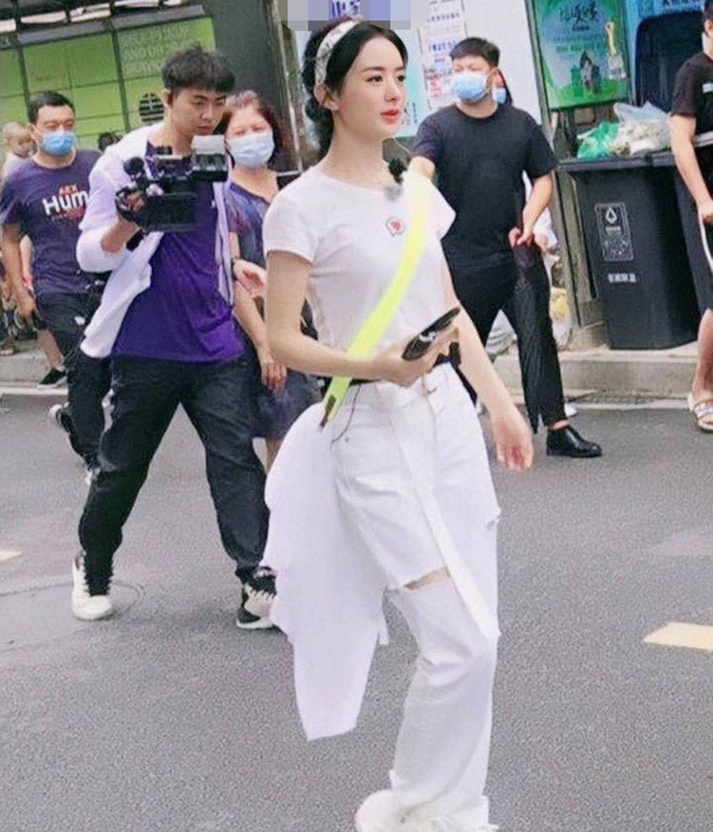 冯绍峰近照中年发福，与景甜同框身材反差大