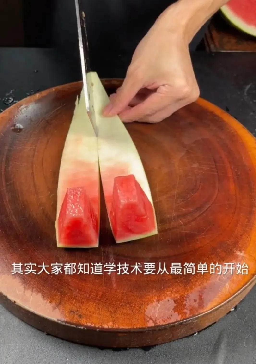 如何做水果拼盘，好看的水果拼盘及做法（在家招待客人也要会做的水果拼盘）